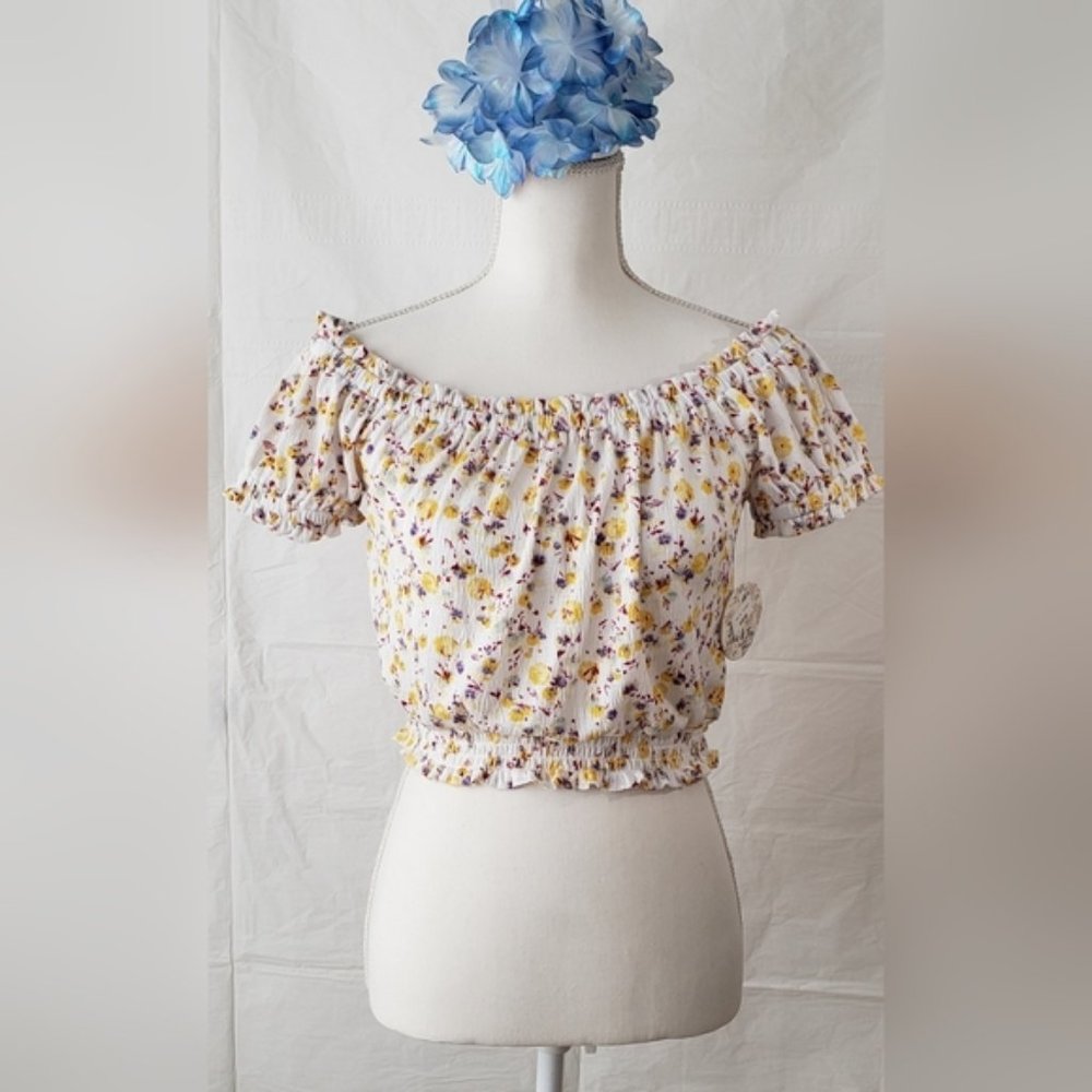 JOLIE & JOY Off  Shoulder Top